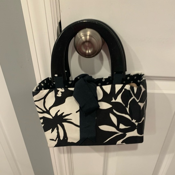 NWOT Never used! 
Beautiful bag 
Black/white design 
Black wooden handles. - Picture 10 of 11